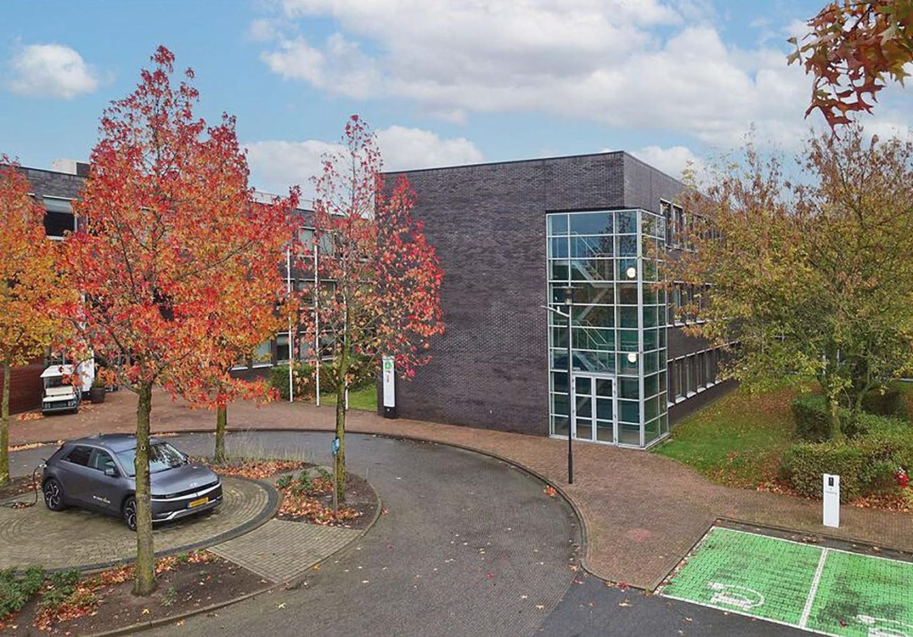 A91x7u202_1ydn7kj_fxw copy